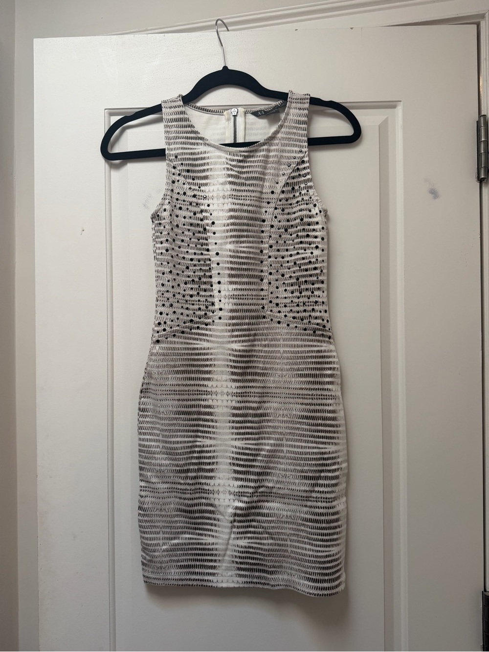 Armani Exchange Black and White Patterned Sleeveless Sheath Dress